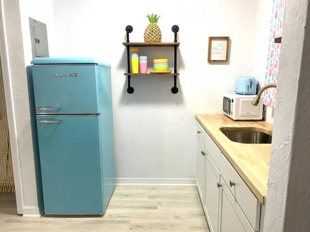 Pineapple Shores Retro Inn 4 Daytona Beach